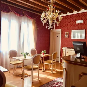 https://locanda-correr.hotelslidodijesolo.com
